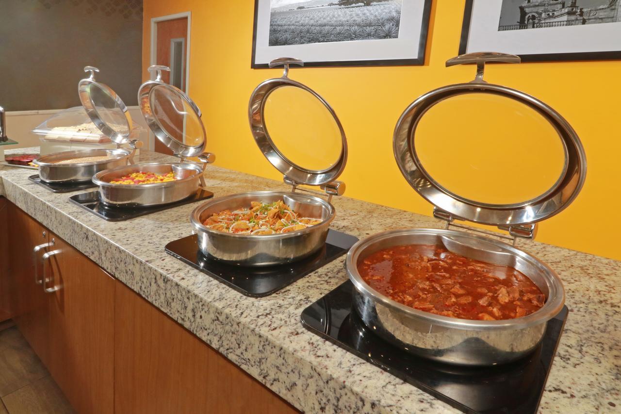 Wyndham Garden Guadalajara Acueducto Ξενοδοχείο Zapopan Εξωτερικό φωτογραφία
