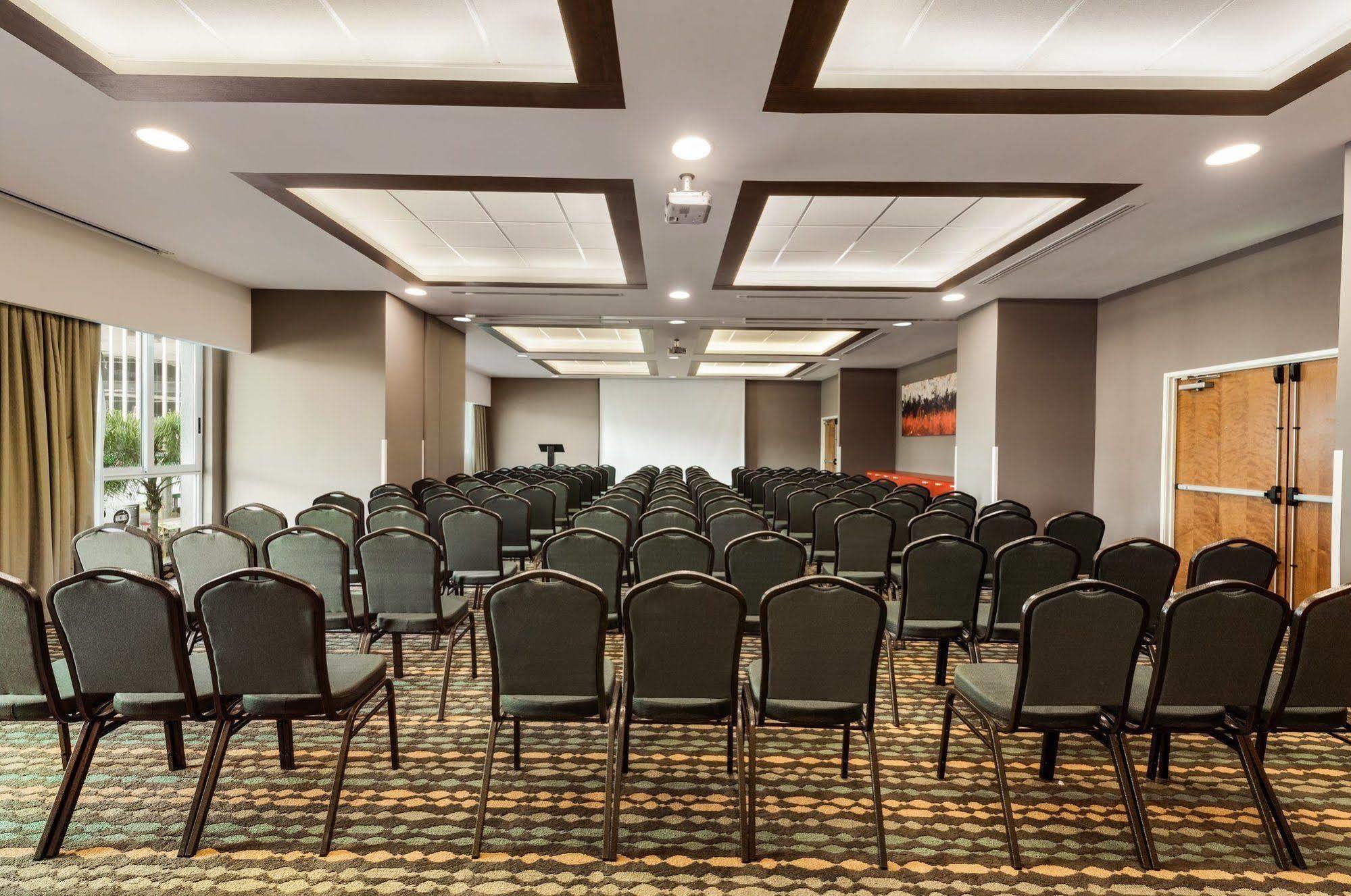 Wyndham Garden Guadalajara Acueducto Ξενοδοχείο Zapopan Εξωτερικό φωτογραφία